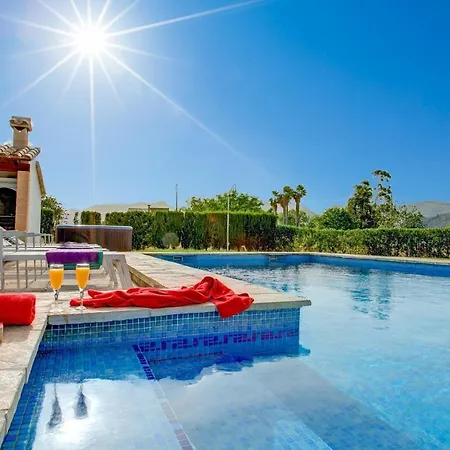 Sleeps 4 Pool Air Con Wifi