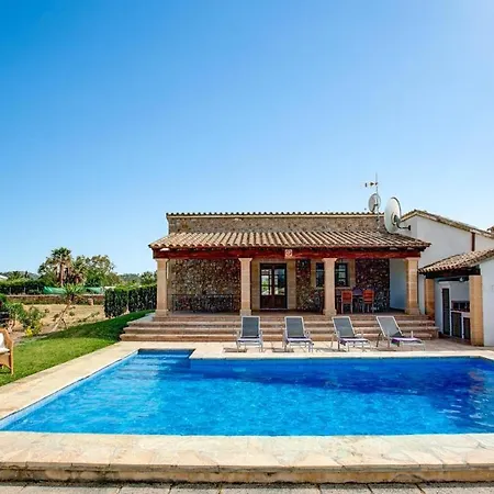 Sleeps 4 Pool Air Con Wifi *
